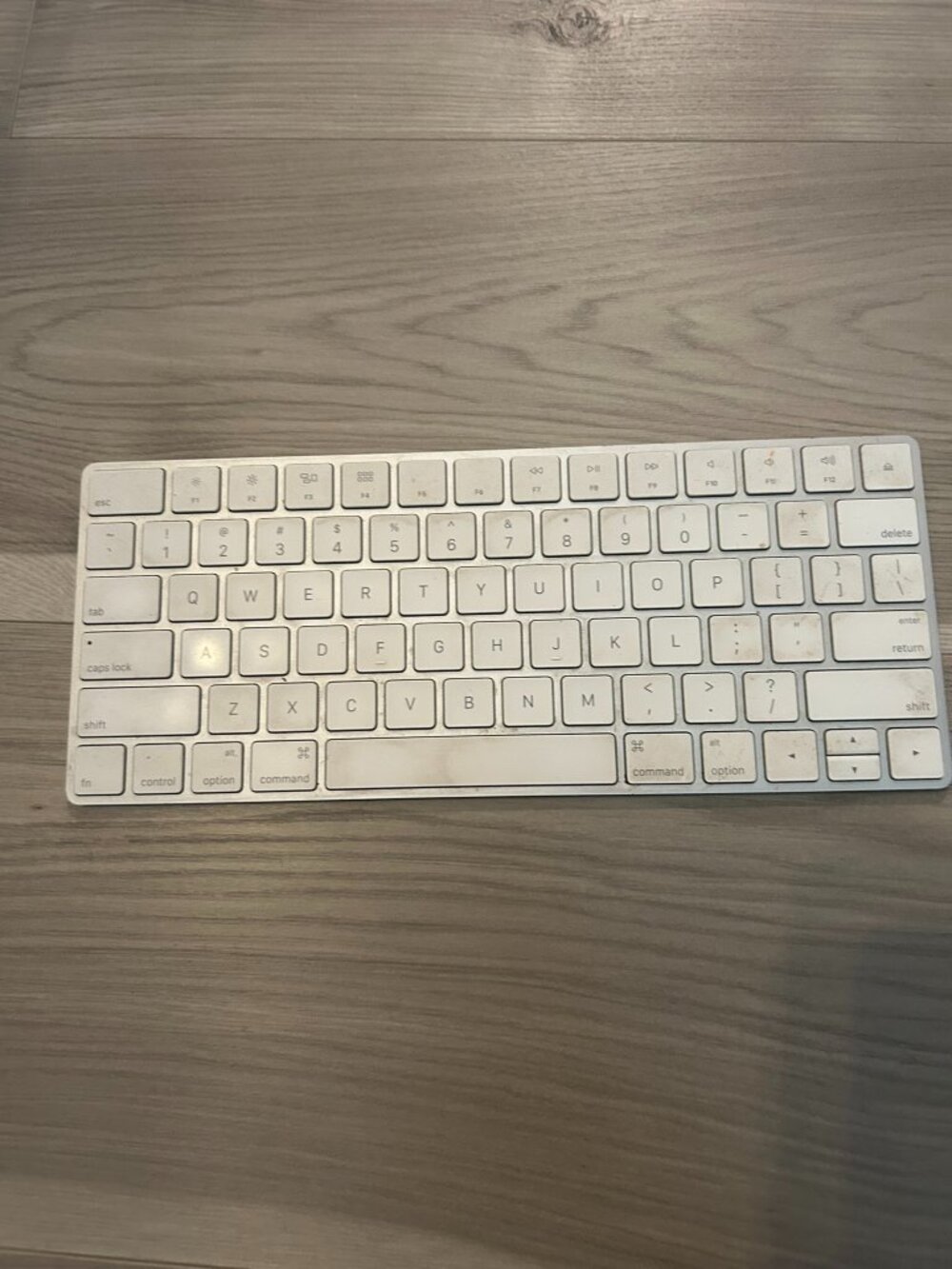 APPLE MAGIC KEYBOARD
